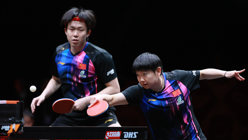 有了他，巴萨还需要花1亿买中锋吗？（有他坐镇，巴萨还要豪掷1亿引进中锋吗？）