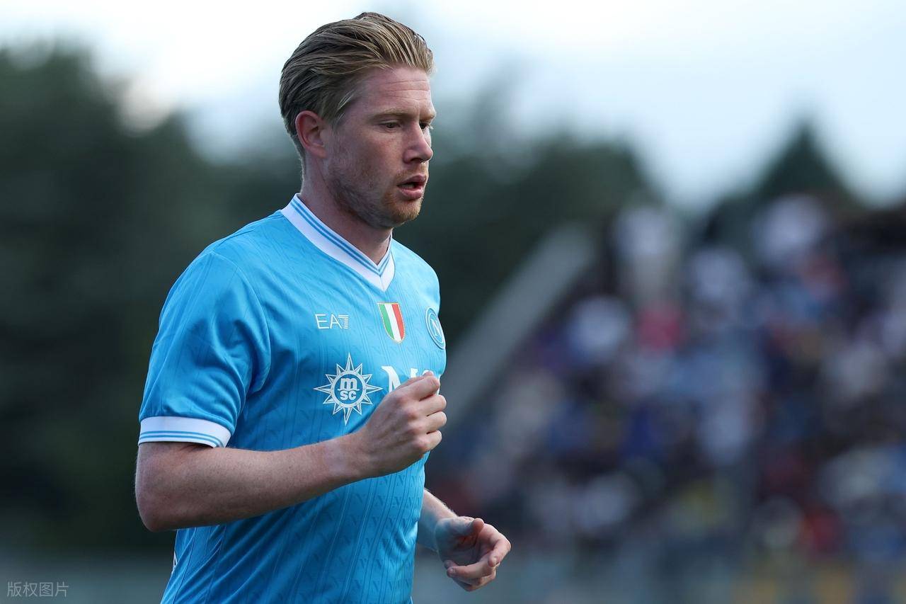 萨拉赫缺阵利物浦争议点球告负，球员称判罚牵强（萨拉赫缺阵之际利物浦折戟争议点球，球员直指判罚牵强）