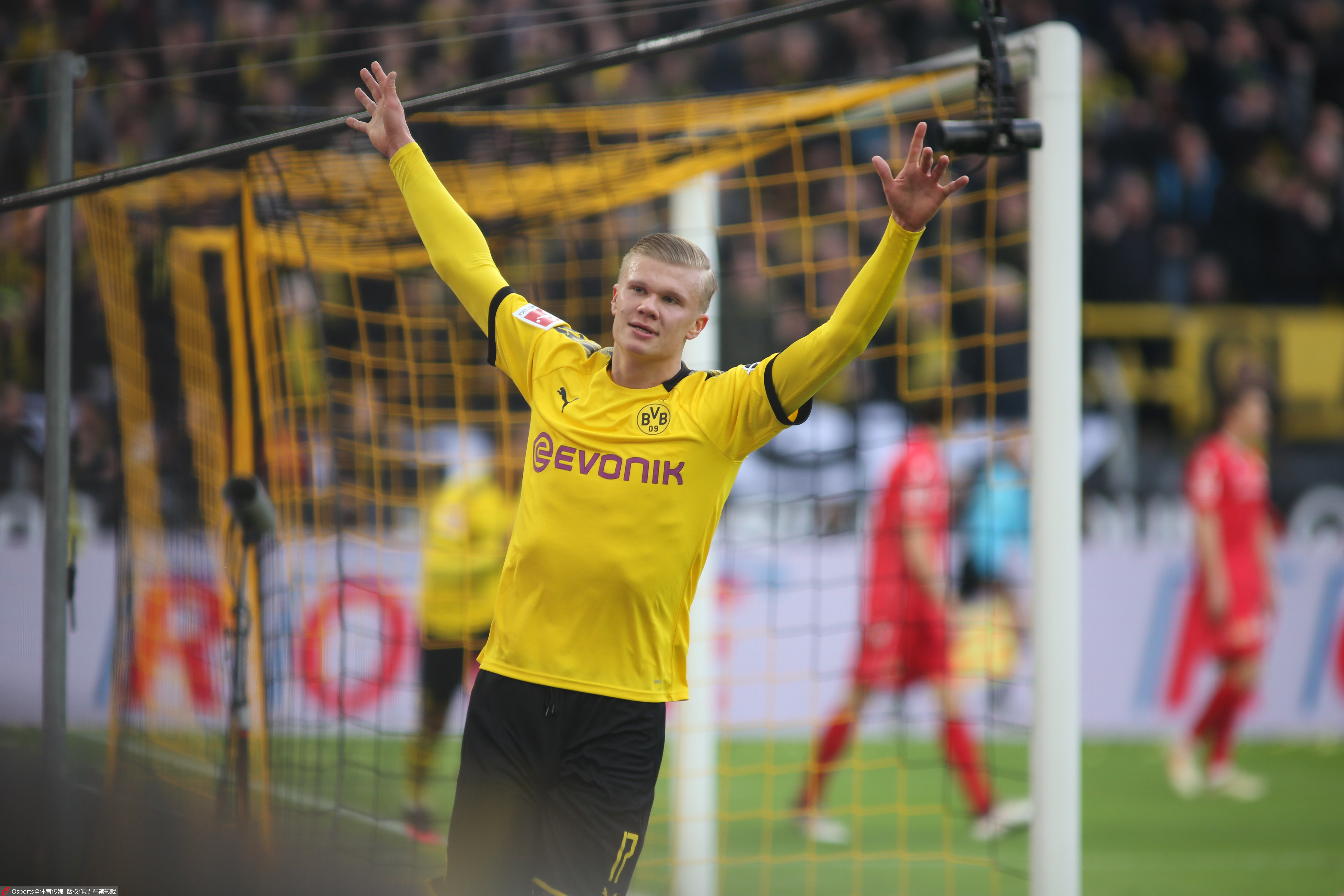 米兰旧将埃拉尼奥：国米实力更强，但米兰一直都能踢好德比（米兰名宿埃拉尼奥：国米更胜一筹，米兰历来德比表现不俗）