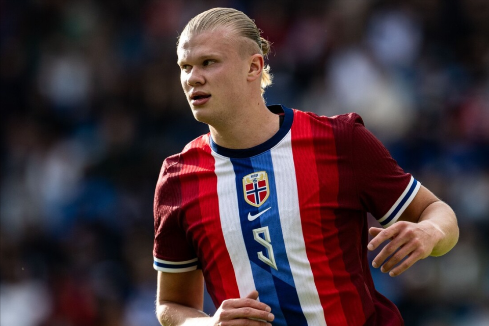 狼队防线改善主场迎战曼联，英超对决比分或1-1、2-2（防线回暖的狼队主场迎曼联，英超大战或以1-1或2-2收场）