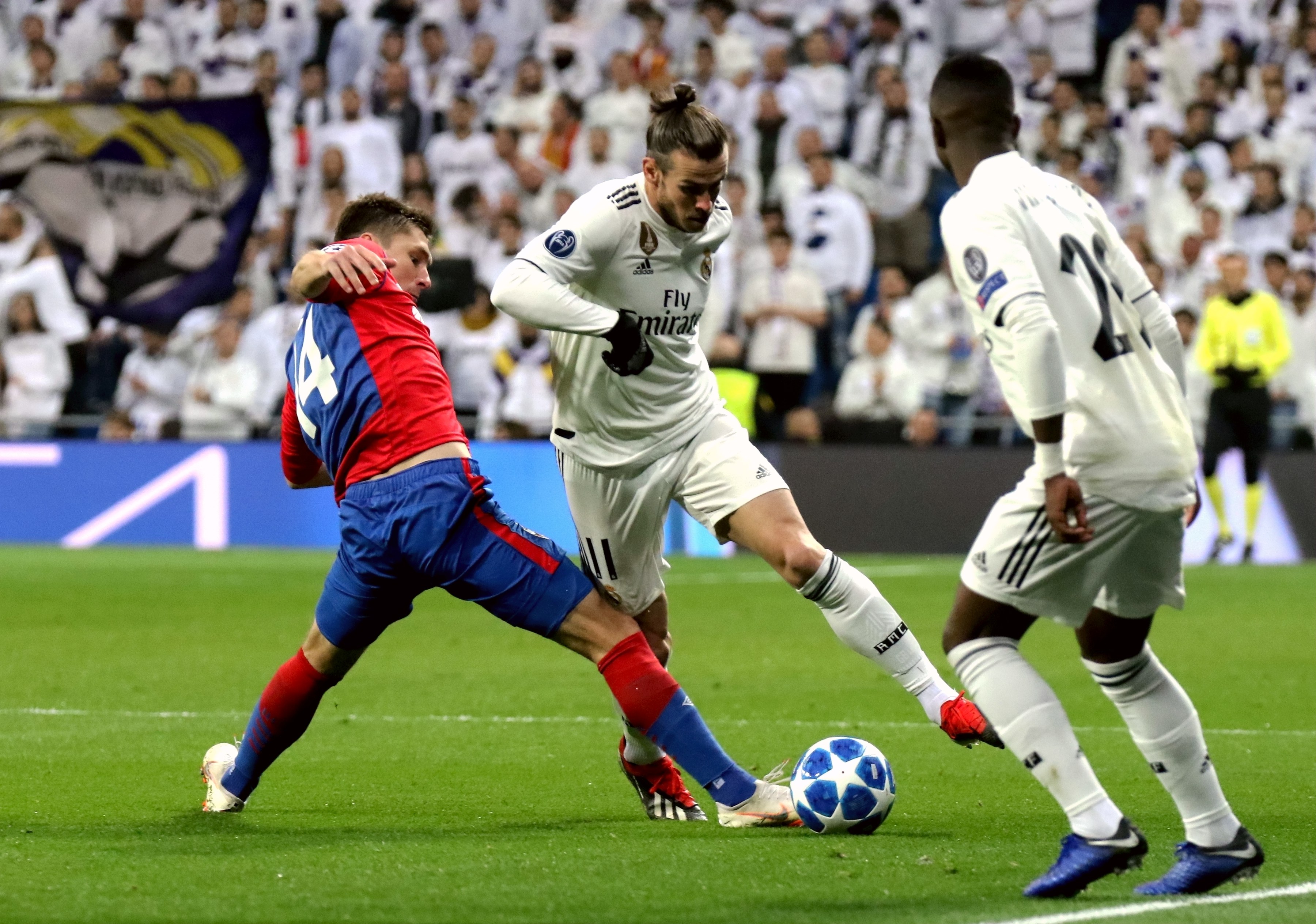 官方：恰尔汗奥卢手腕受伤退出土耳其大名单，不会出战西班牙（土耳其队官宣：恰尔汗奥卢因腕伤退队，无缘战西班牙）