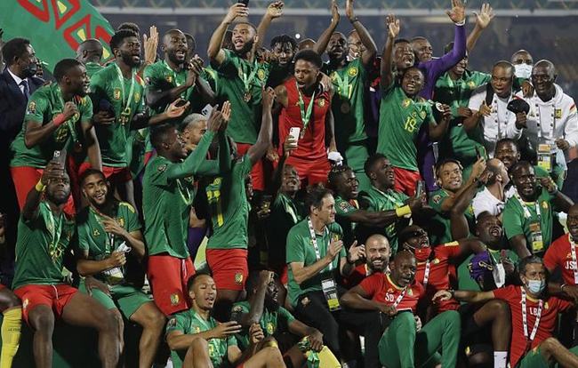 曼联中场组织乏力（曼联中场串联能力不足）