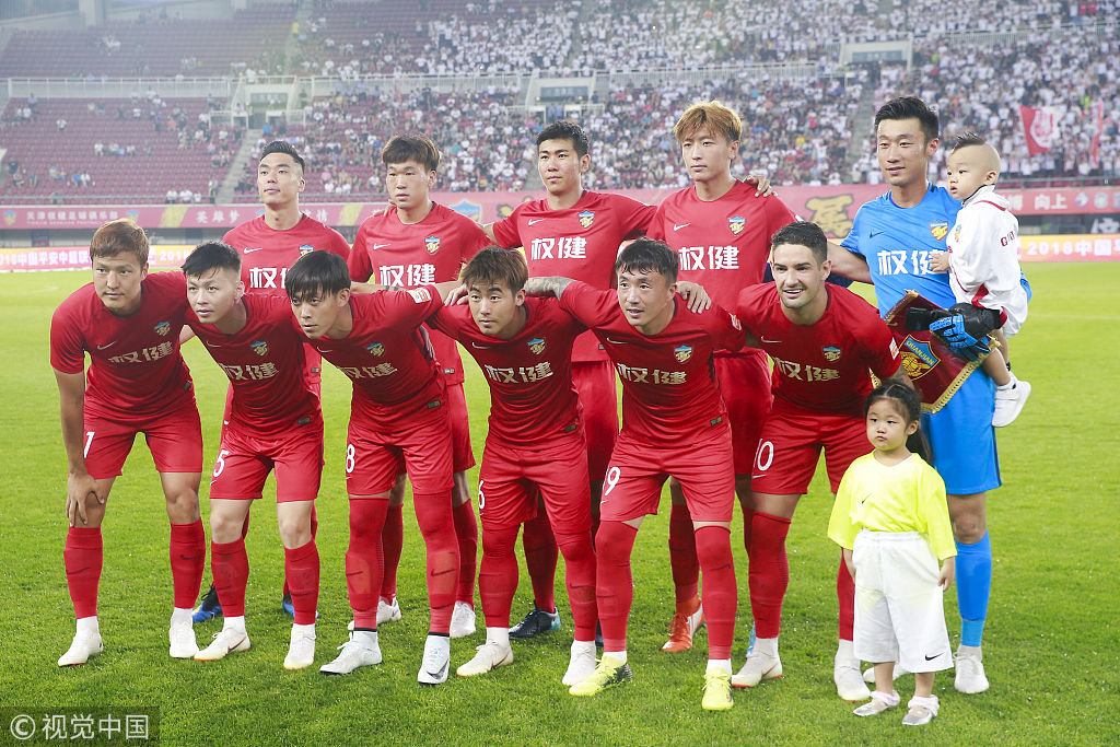 欧冠战报：西蒙屡献神扑，巴尔科拉中框，巴黎0-0闷平毕包（欧冠快讯：西蒙连番神扑，巴尔科拉中柱，巴黎与毕包0-0收场）