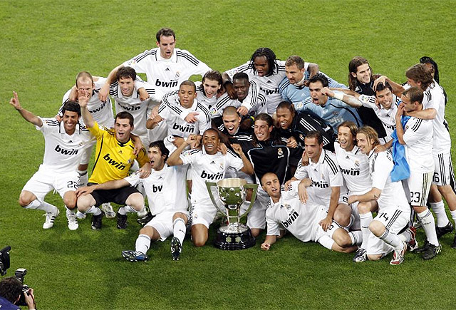 欧冠：拜仁客场3-2险胜萨格勒布迪纳摩（欧冠赛场：拜仁客场3比2险胜萨格勒布迪纳摩）