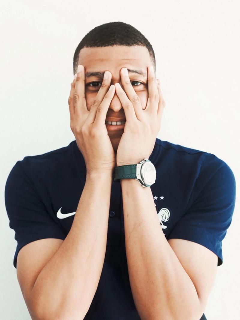 有消息称萨拉赫“很不高兴”，因为他不会在利物浦待满“六个月”。（传萨拉赫心情不佳：因无法在利物浦待满半年）