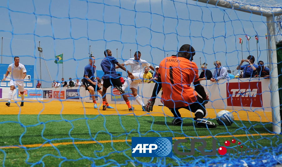 记者：中英青训交流会上对15天7赛进行了反思，会给球员带来风险（记者：中英青训交流会反思15天7赛高密度赛程，或增球员风险）