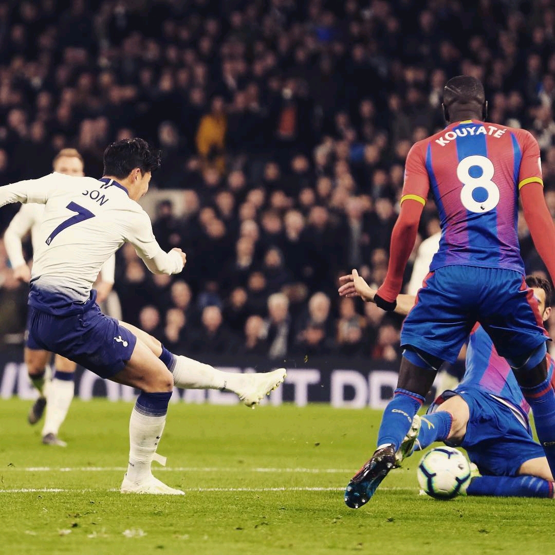 酋长球场稳坐榜首 阿森纳完胜布伦特福德（阿森纳主场大胜布伦特福德 继续领跑积分榜）